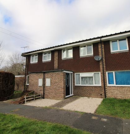 Thumbnail Terraced house for sale in Lake Court, Tadley