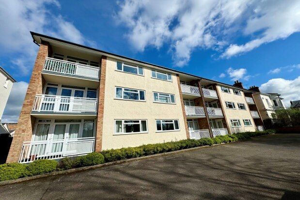 Thumbnail Flat to rent in 75 Binswood Avenue, Leamington Spa