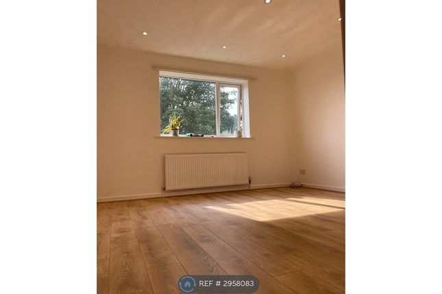 Flat   Leyland Road, Southport photo 2