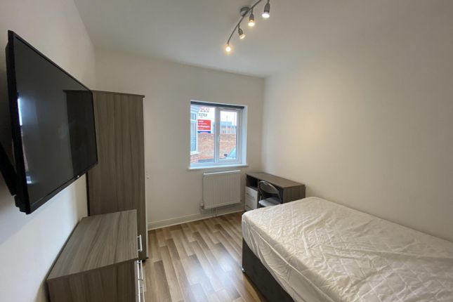 Flat to rent in Middle Street, Beeston