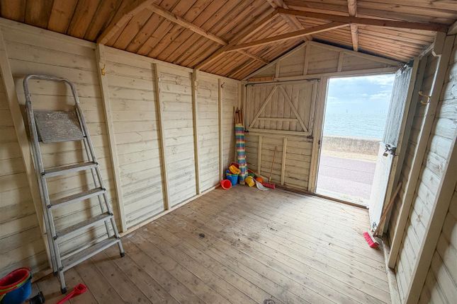 C1C, Beach Hut, Kings Parade, Holland-On-Sea photo 3