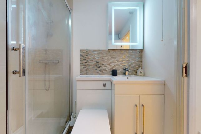 Modern Bathroom Featuring A Glass-Enclosed Shower ...