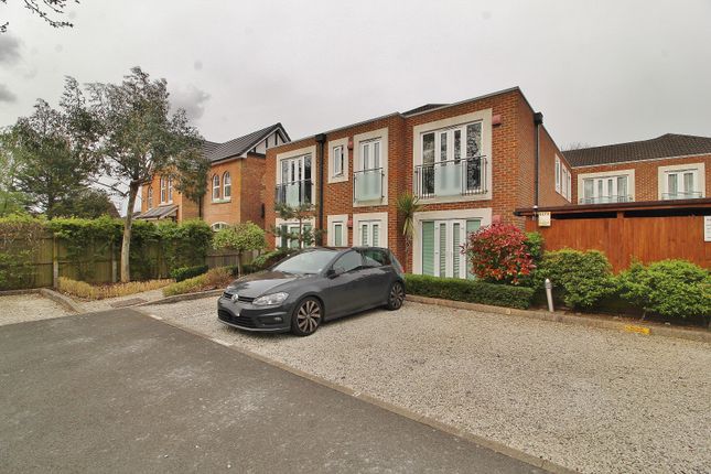 Flat for sale in Portsmouth Road, Horndean, Waterlooville