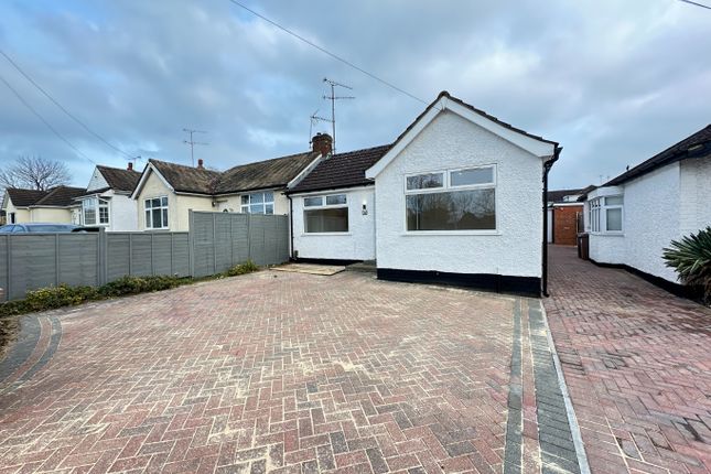 Thumbnail Bungalow to rent in Icknield Way, Luton, Bedfordshire