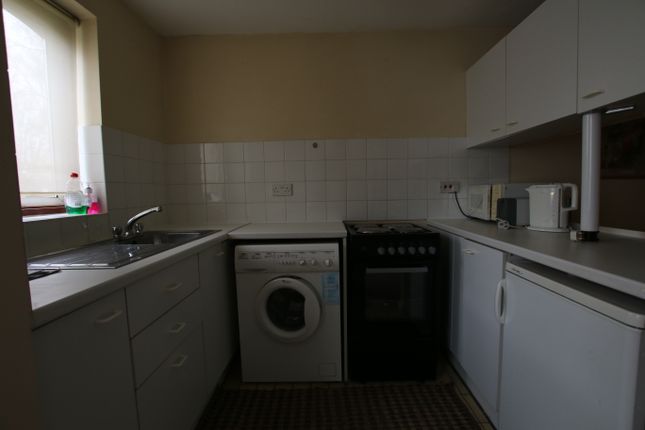 18, Albany Park, Colnbrook photo 5