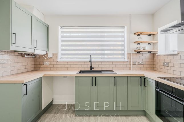 7 Middleton Close, Ipswich photo 4