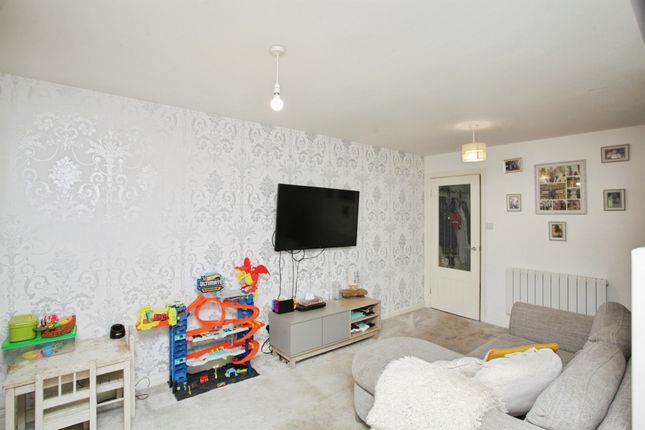 21, Lauderdale Close, Rugby photo 4
