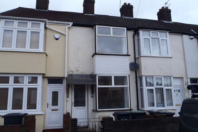Terraced house to rent in Turners Road South, Luton