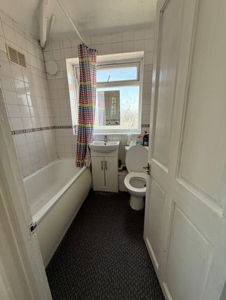 219 Lansbury Drive, Hayes photo 3
