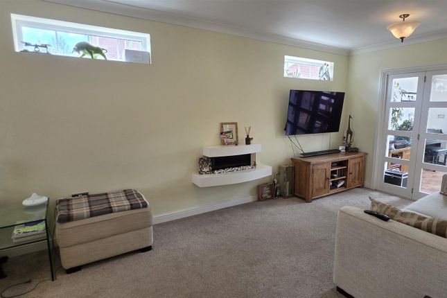 5, Sir Toby Belch Drive, Warwick photo 3