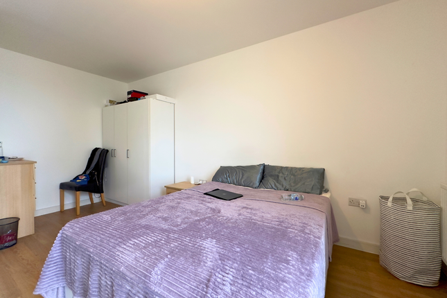 Flat 54, Waterside Heights, London photo 4