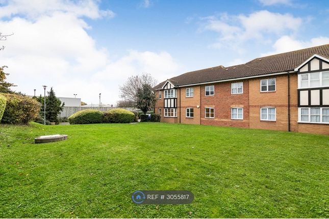 Redwood Gardens, Chingford, London photo 3