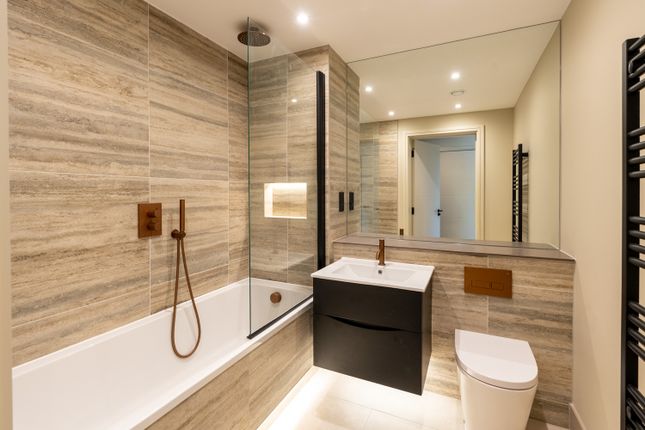 213 - Apt 2, London photo 4