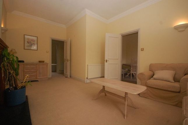 Flat to rent in 96 St Georges Square, Pimlico, London
