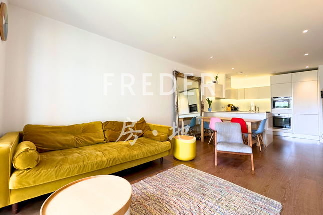 Flat 143, Wallace Court, Greenwich, London photo 4
