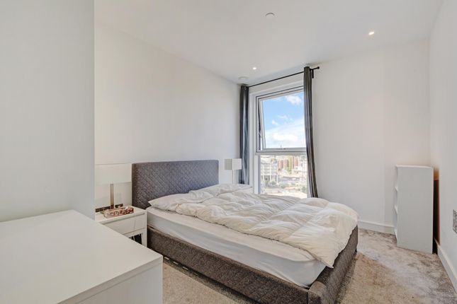 Flat to rent in Gladwin Tower, Nine Elms Point, London