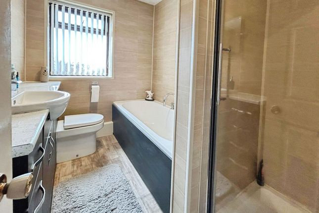 8 Baglan Heights, Port Talbot photo 4