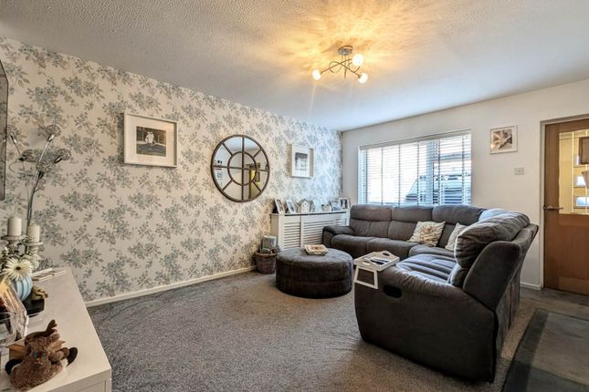 28, Oak Tree Road, Bordon photo 3