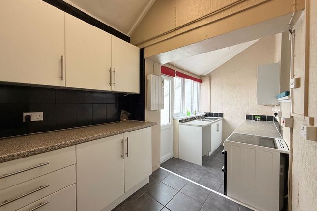 8 Merrill Place, Falmouth photo 4