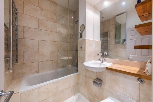 Flat for sale in Lancaster Road, London