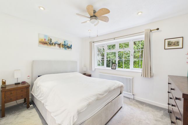 8 Dickins Way, Horsham photo 4