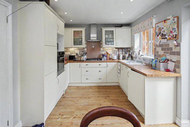 5, Steel Close, Kettering photo 3