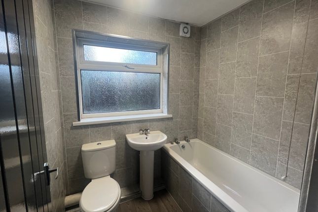 76, Mitford Close, Washington photo 2