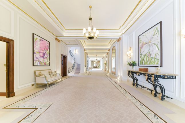 Grosvenor Square , London photo 3