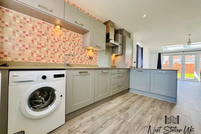 77, Greyhound Avenue, Greyhound Avenue photo 3