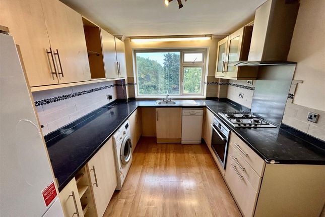 11, Aldborough Court, Chingford photo 4