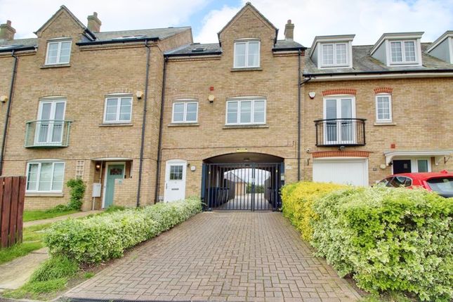 Town house to rent in Coneygeare Court, Eynesbury, St. Neots