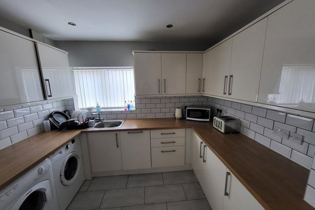 Thumbnail Shared accommodation to rent in Buxton Avenue, Crewe