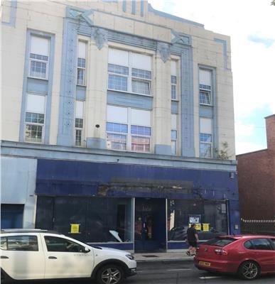 Retail premises to let in High Street, Swansea