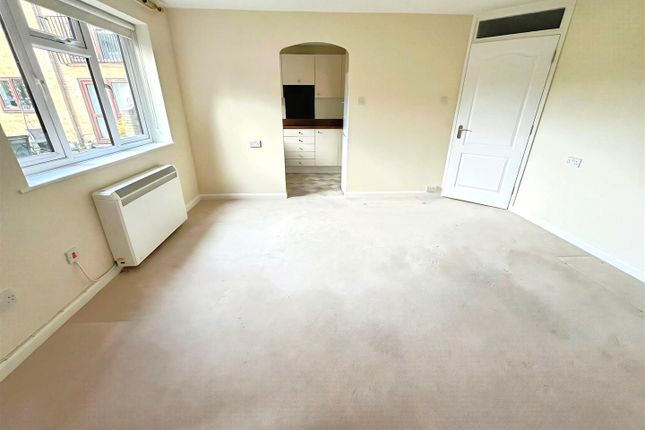 Eggars Court, Flat 8, St. Georges Road East, Aldershot photo 2