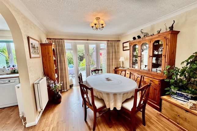 11, Queen Eleanor Close, Peterborough photo 4