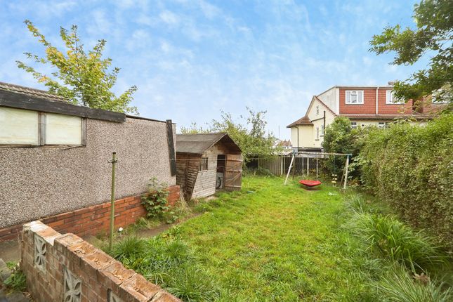 84, Easterly Crescent, LEEDS photo 4
