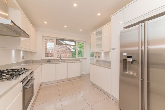 Flat 18, Foreland Court Holders Hill Road, London photo 4