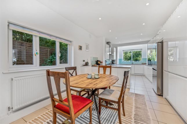 End terrace house for sale in Cheapside Road, Ascot