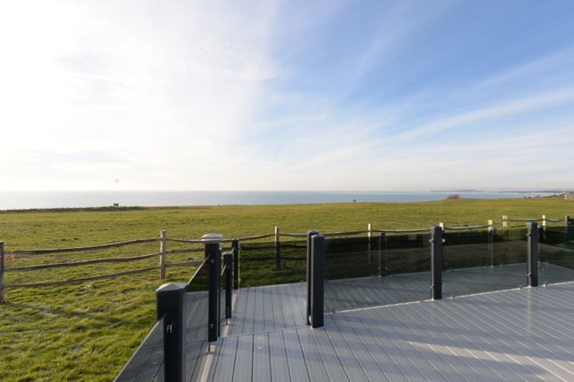 Mobile/park home for sale in Sunset Cliffs, Naish Park, Barton On Sea