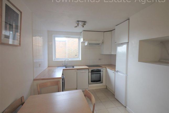 Flat to rent in Hawkesworth Close, Northwood