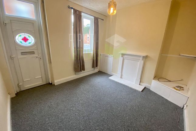 Flat to rent in Beatrice Road, West End