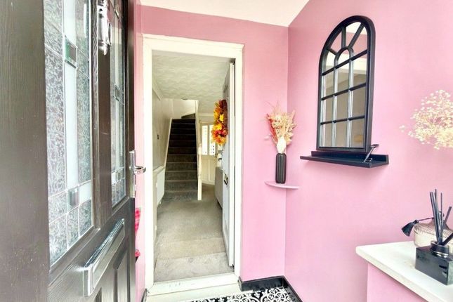 9, Dunnock Close, Stockport photo 3