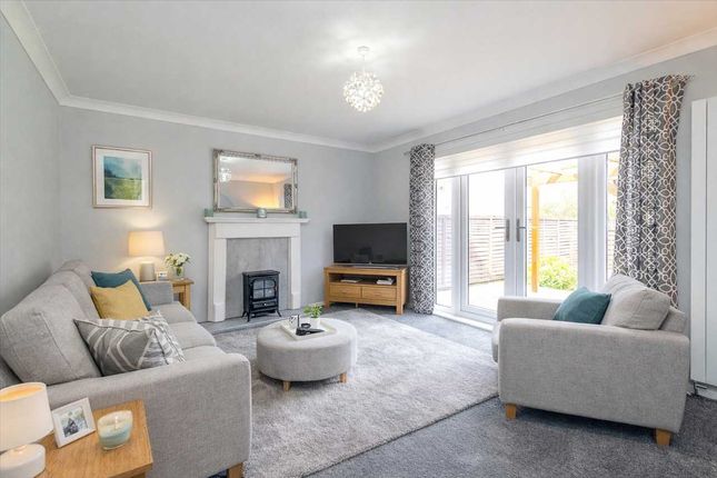 29, Crofters Way, East Whitburn photo 2