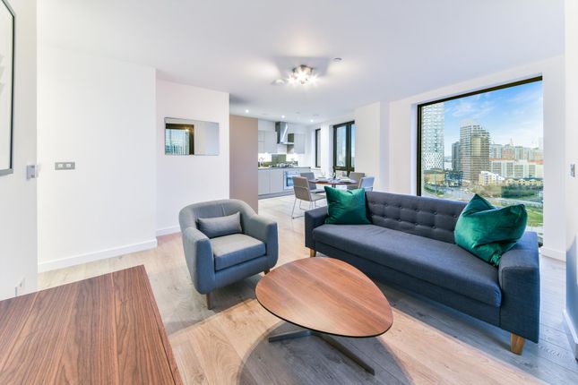 Thumbnail Flat for sale in Roosevelt Tower, 18 Williamsburg Plaza, London
