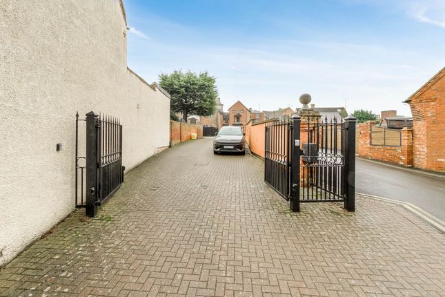 3, Clifton Court, Newport Pagnell photo 4
