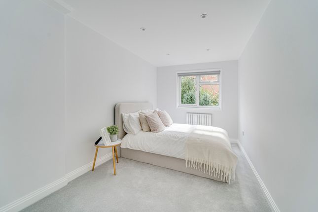 Terraced house for sale in Colwick Close, London