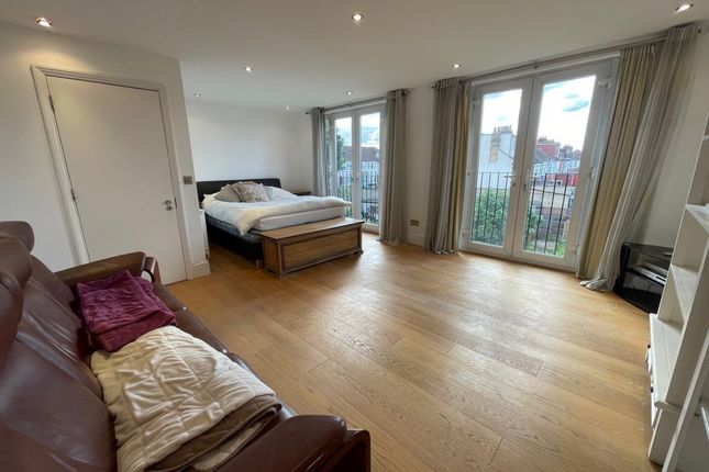 Thumbnail Room to rent in Wolves Lane, London