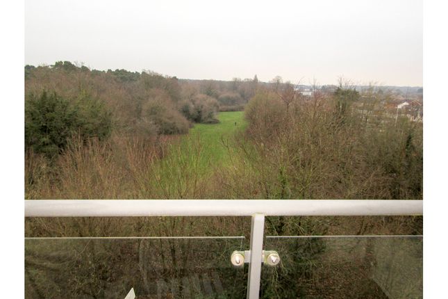 32, Regents Court, Woking photo 4