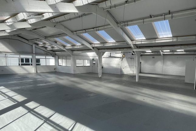 Thumbnail Warehouse to let in North Way, Bounds Green Industrial Estate, London