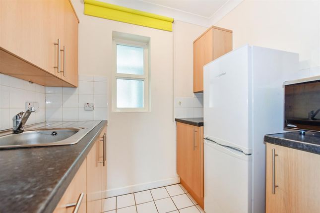 Flat 30, The Maltings Henty Gardens, Chichester photo 2